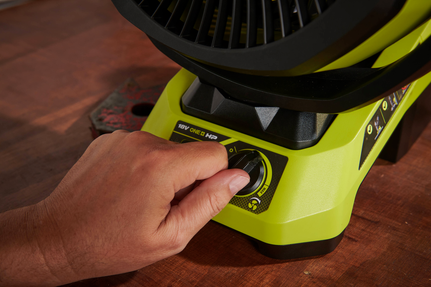 Tuuletin Ryobi RF18X-0 18V ONE+ oskilloiva runkoversio
