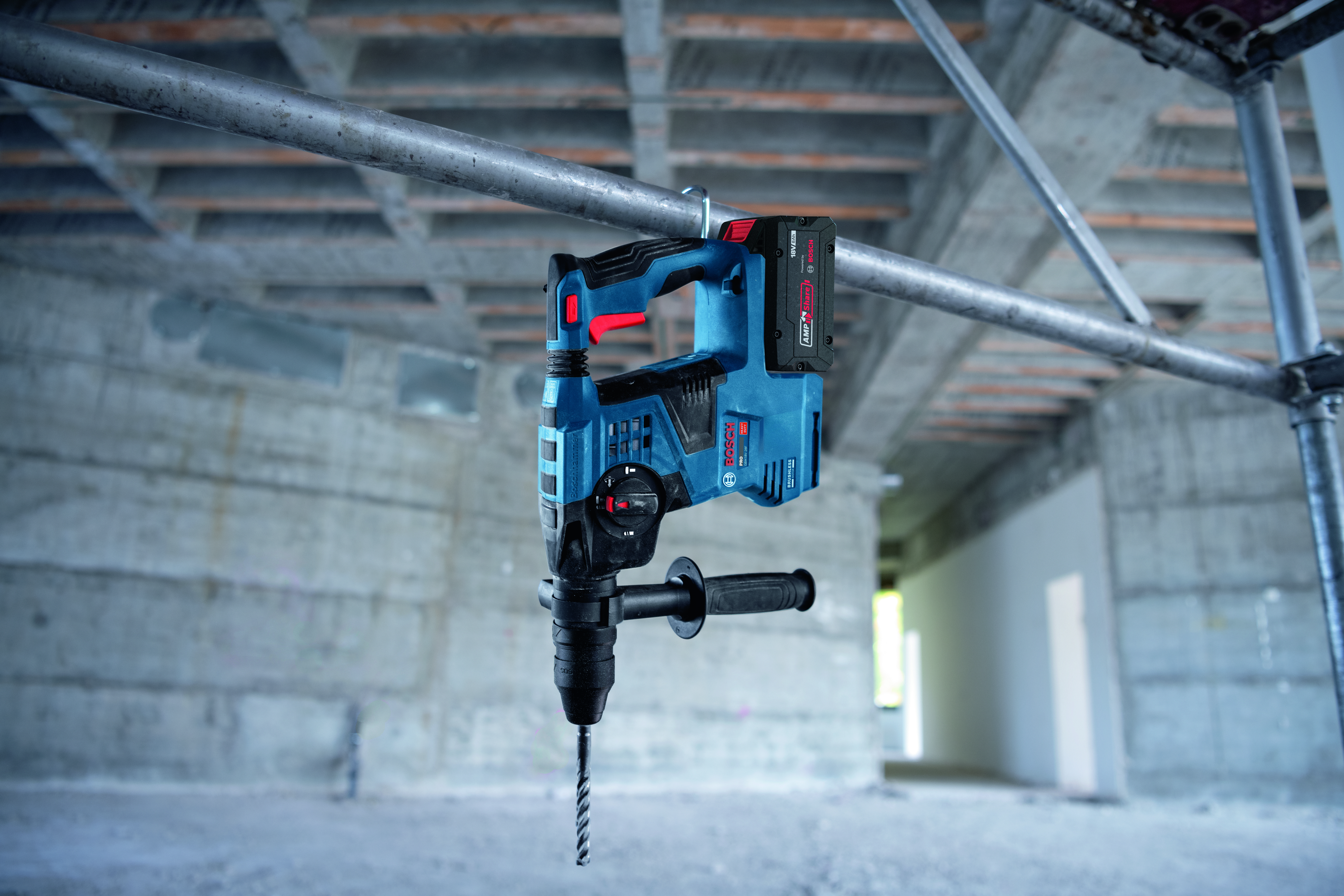 Akkuporavasara Bosch PRO GBH18V-28F Solo pikaistukka L-Boxx