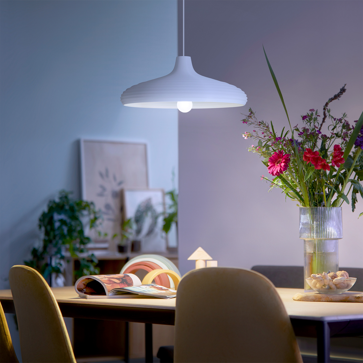 Led-lamppu Philips Ultra Efficient 60W E27 4000K 840lm läpinäkyvä lasi