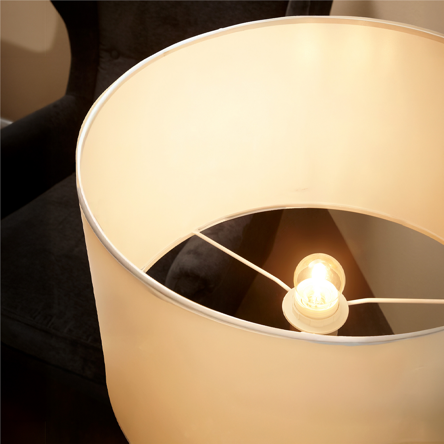 Led-lamppu Philips Ultra Efficient 40W E27 2700K 485lm läpinäkyvä lasi