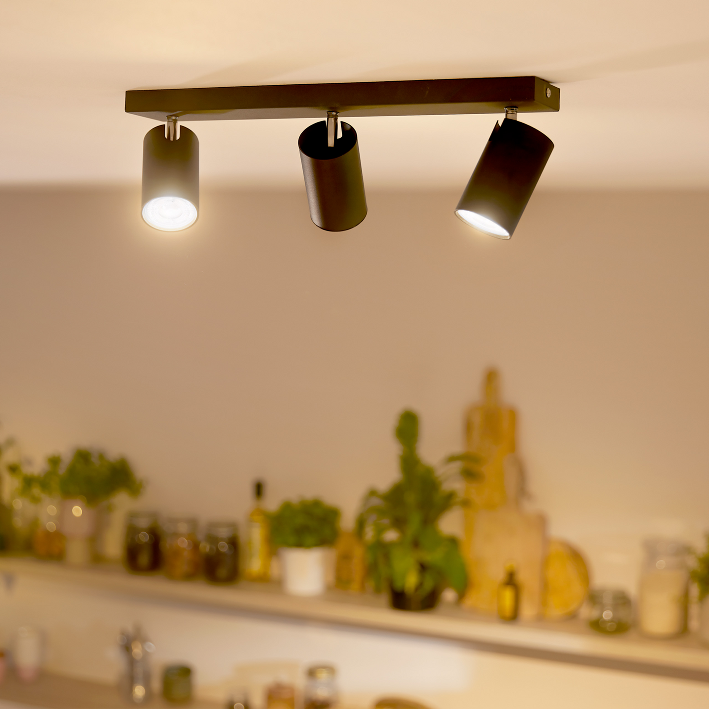 Led-kohdelamppu Philips Ultra Efficient PAR16 400lm 2,1W GU10 2700K kirkas