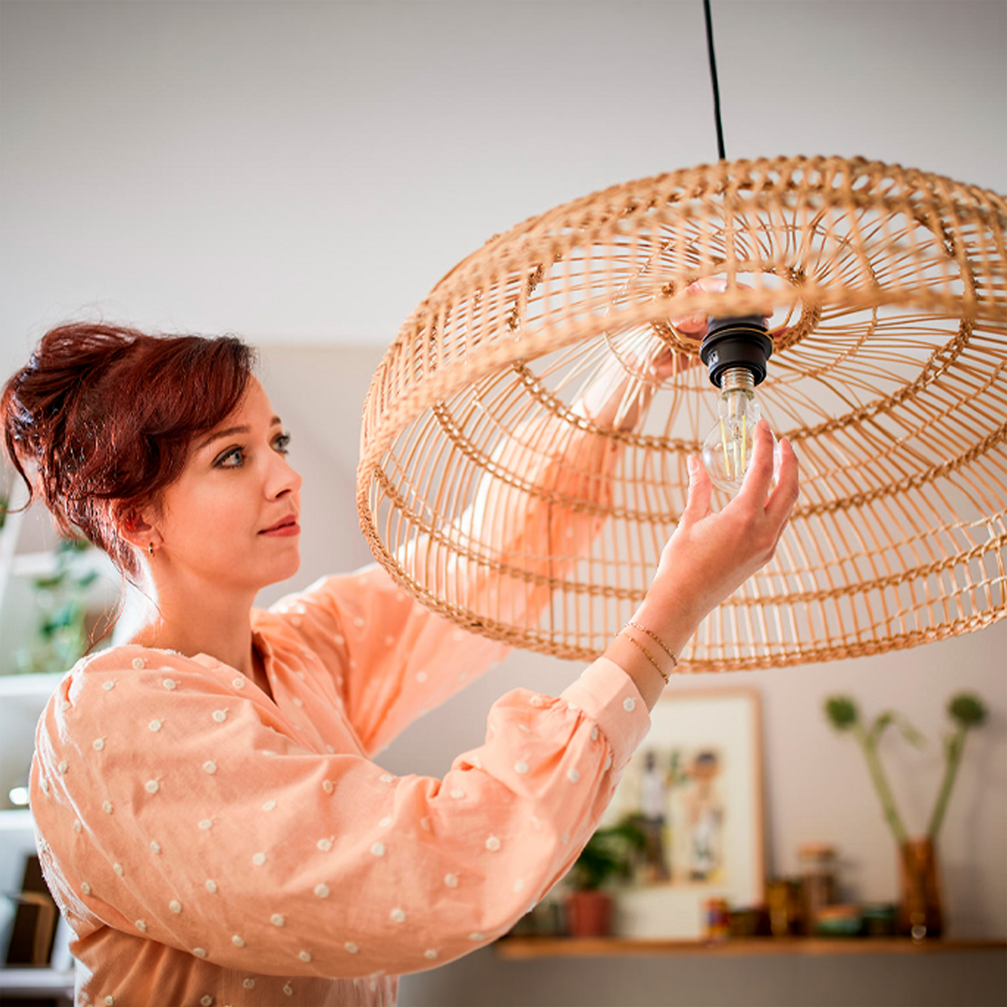 Led-vakiolamppu Philips Ultra Efficient A60 840lm 4W E27 2700K huurrettu
