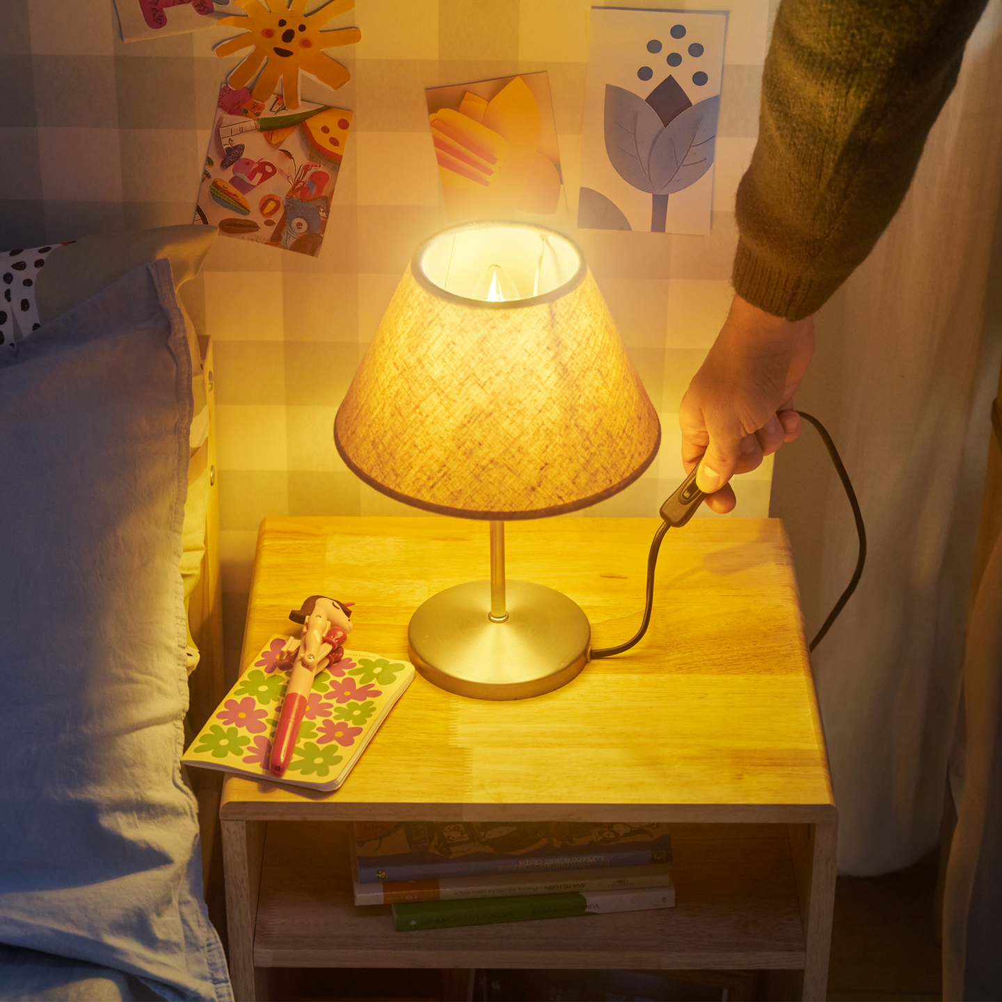 Led-kynttilälamppu Philips Ultra Efficient B35 485lm 2,3W E14 2700K huurrettu