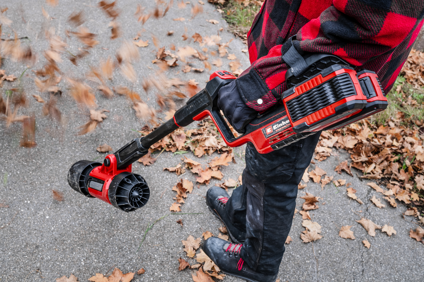 Akkupuhallin Einhell GP-LB 36/270 18V + 2x4Ah akut ja pikalaturit