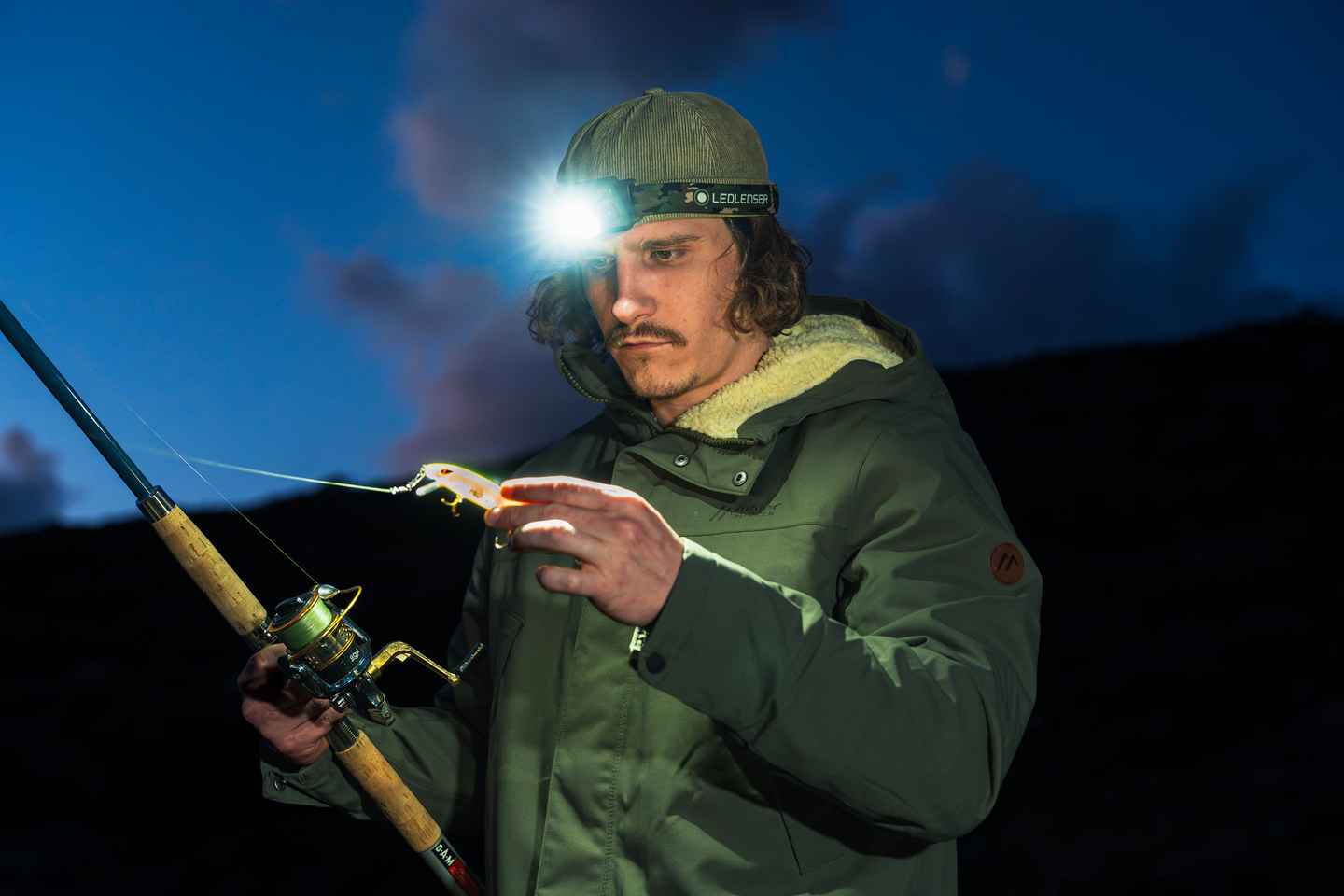Otsavalaisin Ledlenser HF6R ladattava 900lm RGB camo