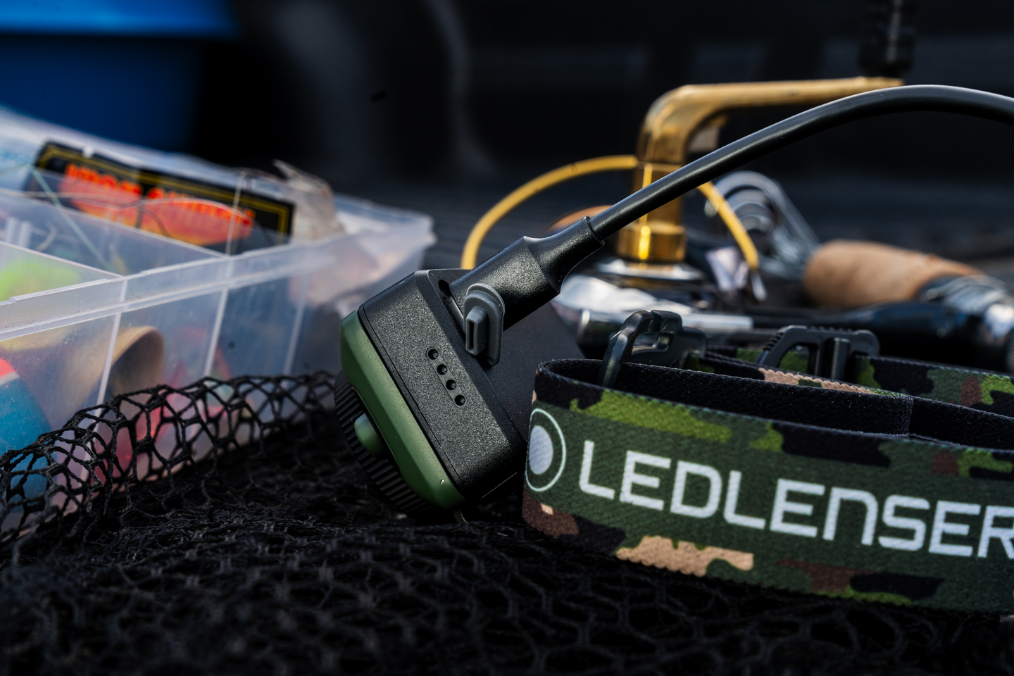 Otsavalaisin Ledlenser HF6R ladattava 900lm RGB camo