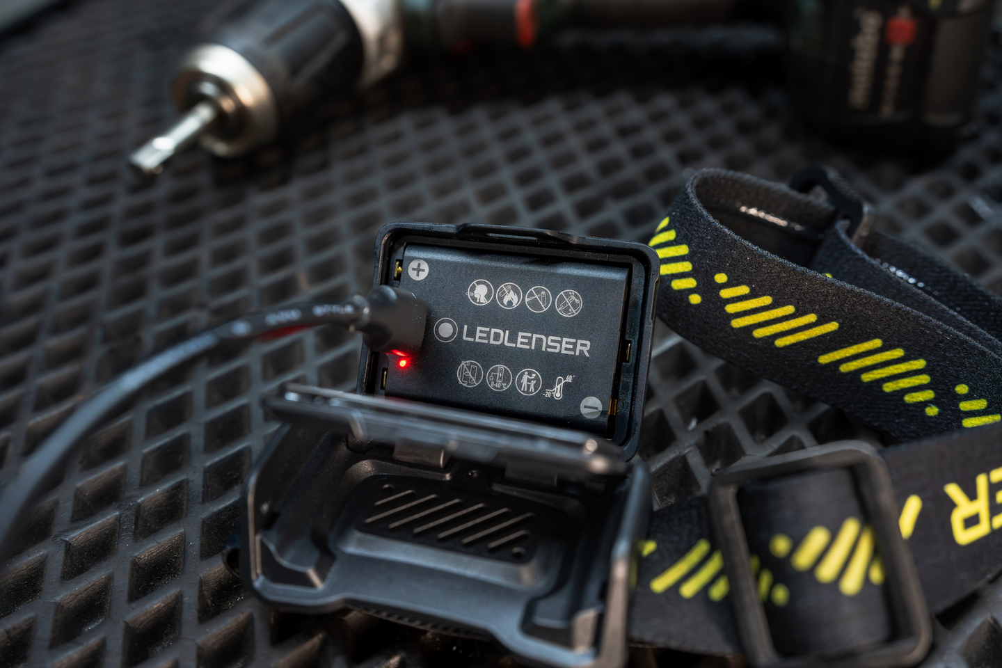 Otsavalaisin Ledlenser HF4R Pro ladattava 650lm keltainen