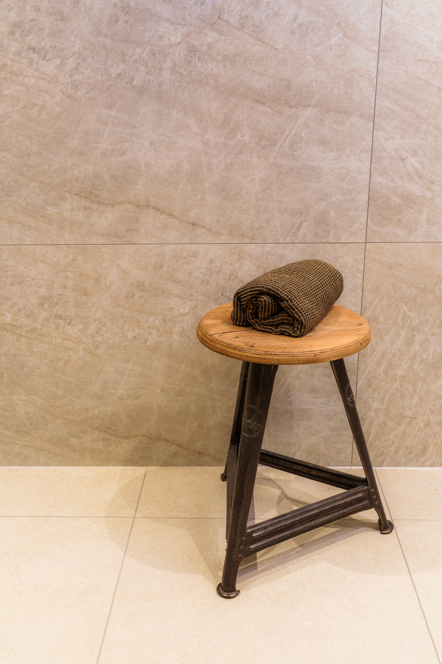 Lattialaatta Cello Naturalux 60x60 vaaleangreige R10B RT 1,44m²