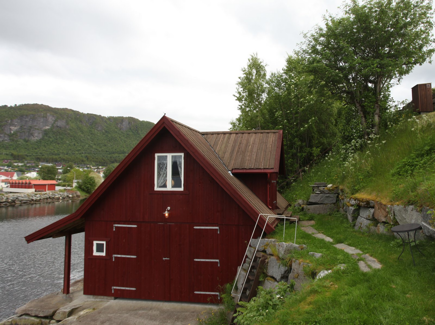 FURU 19X123 DF 60° ROYAL RØD