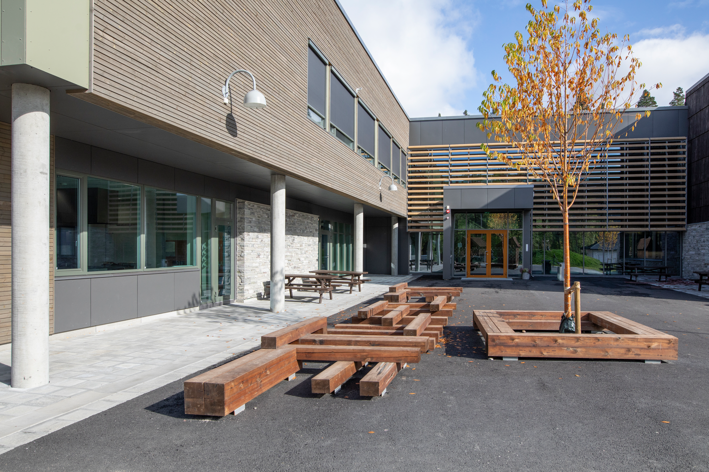 FURU 19X148 DF 60° M/SPOR R+ F GRÅ