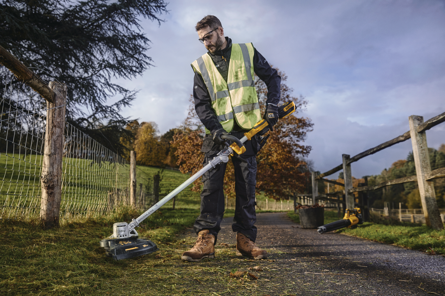 GRESSTRIMMER 18V XR 36CM NAKEN