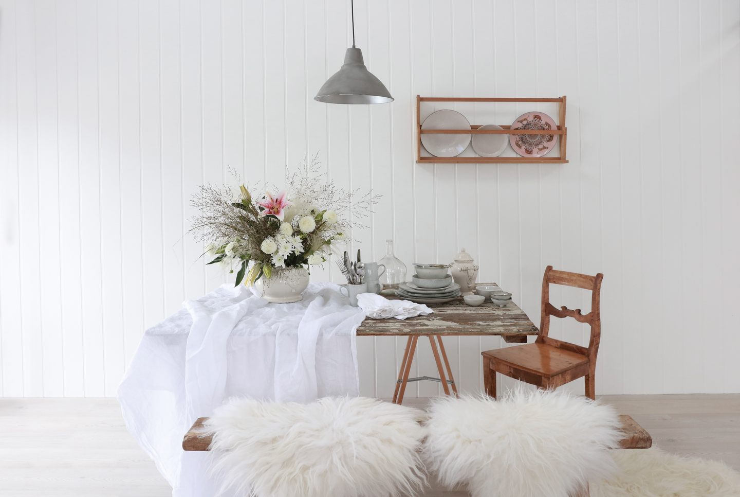 VÄGGPANEL 11X620X2390 SKYGGE V 2 ST/PKT 28 PKT/PALL VIT