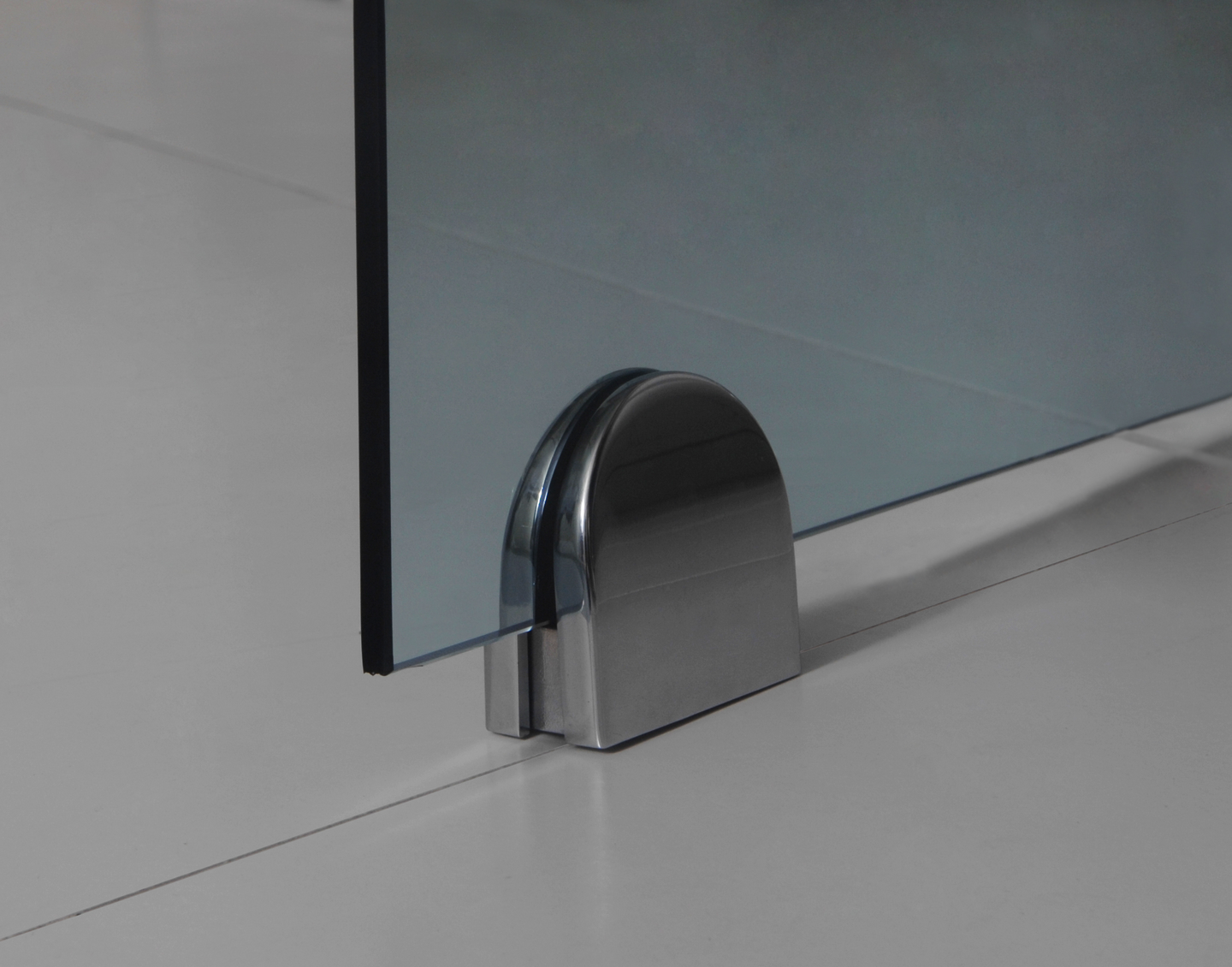 GLASHÅLLARE NORO FROST UPP TILL 30MM GOLVLUTNING