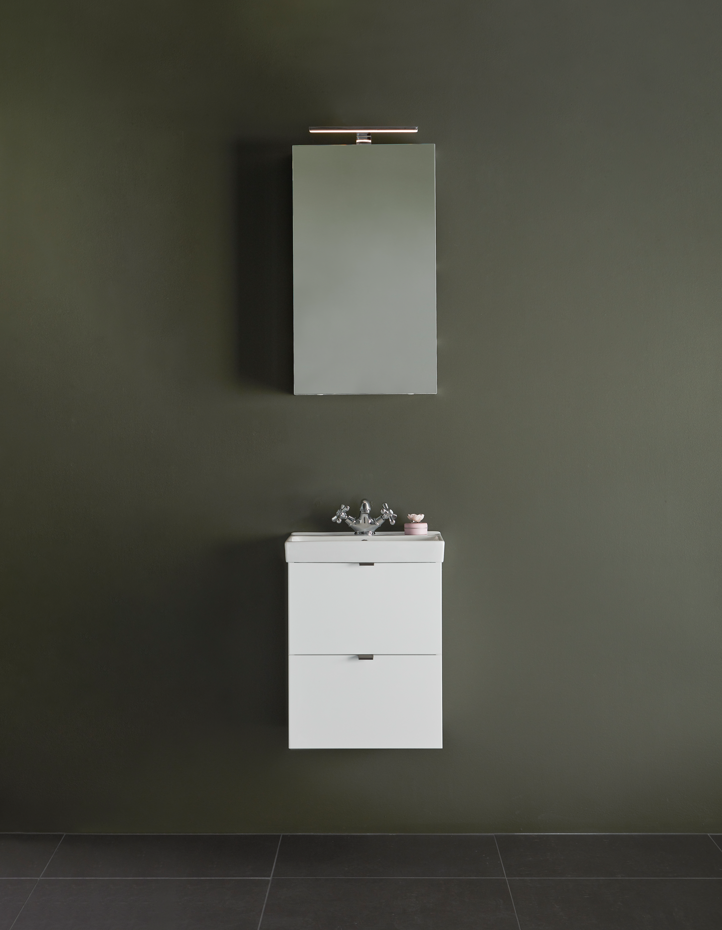 KOMMOD HAFA NEAT LÅDOR VIT 420