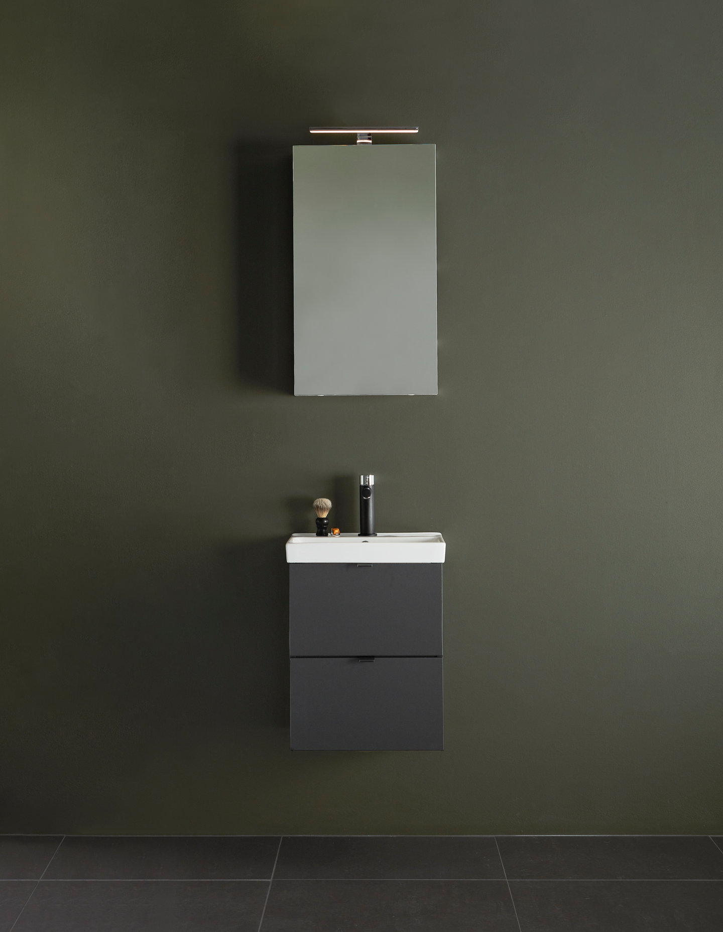 KOMMOD HAFA NEAT LÅDOR ANTRACIT 420