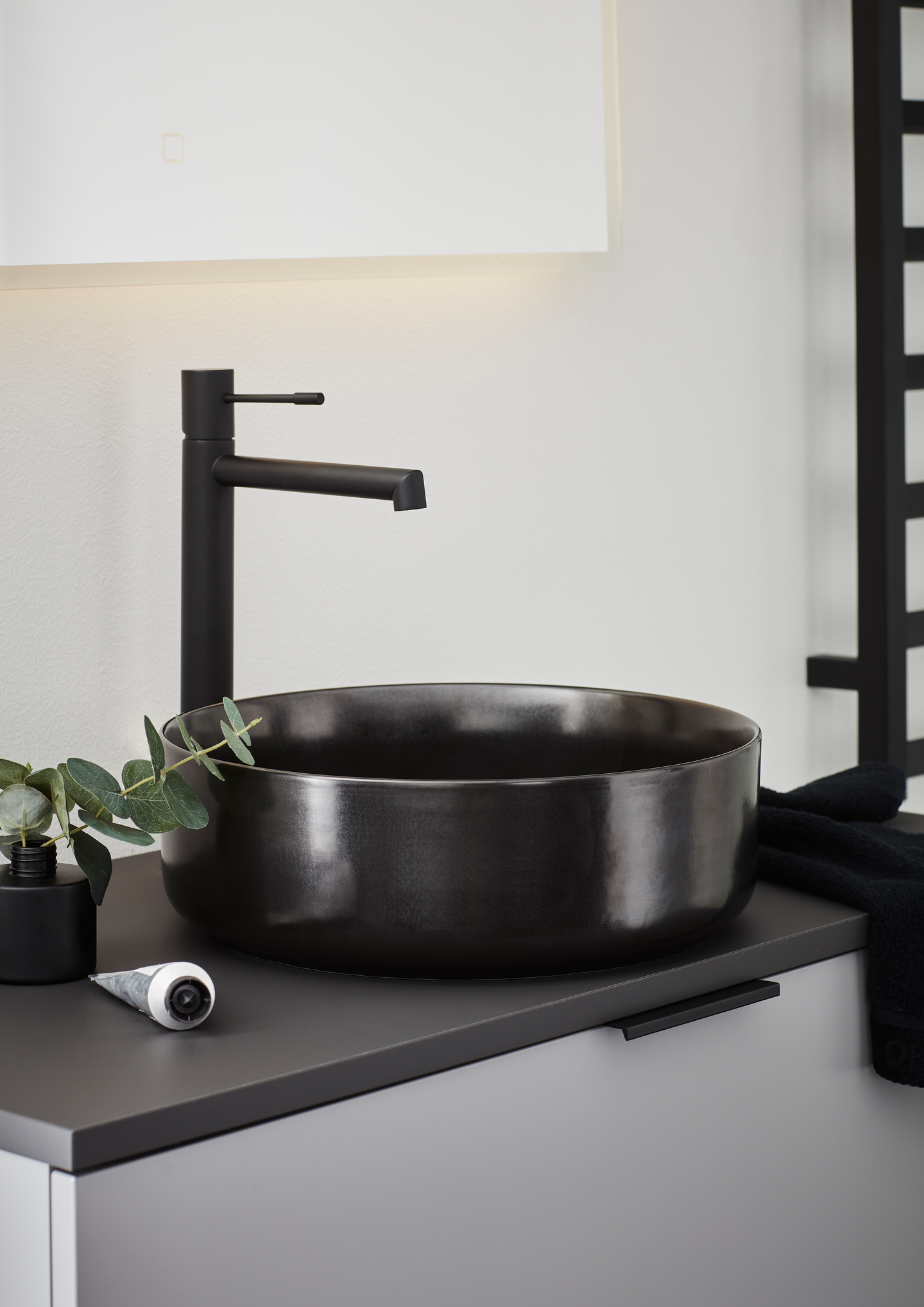 TVÄTTSTÄLLSBLANDARE HAFA SHAPE HÖG, SVART