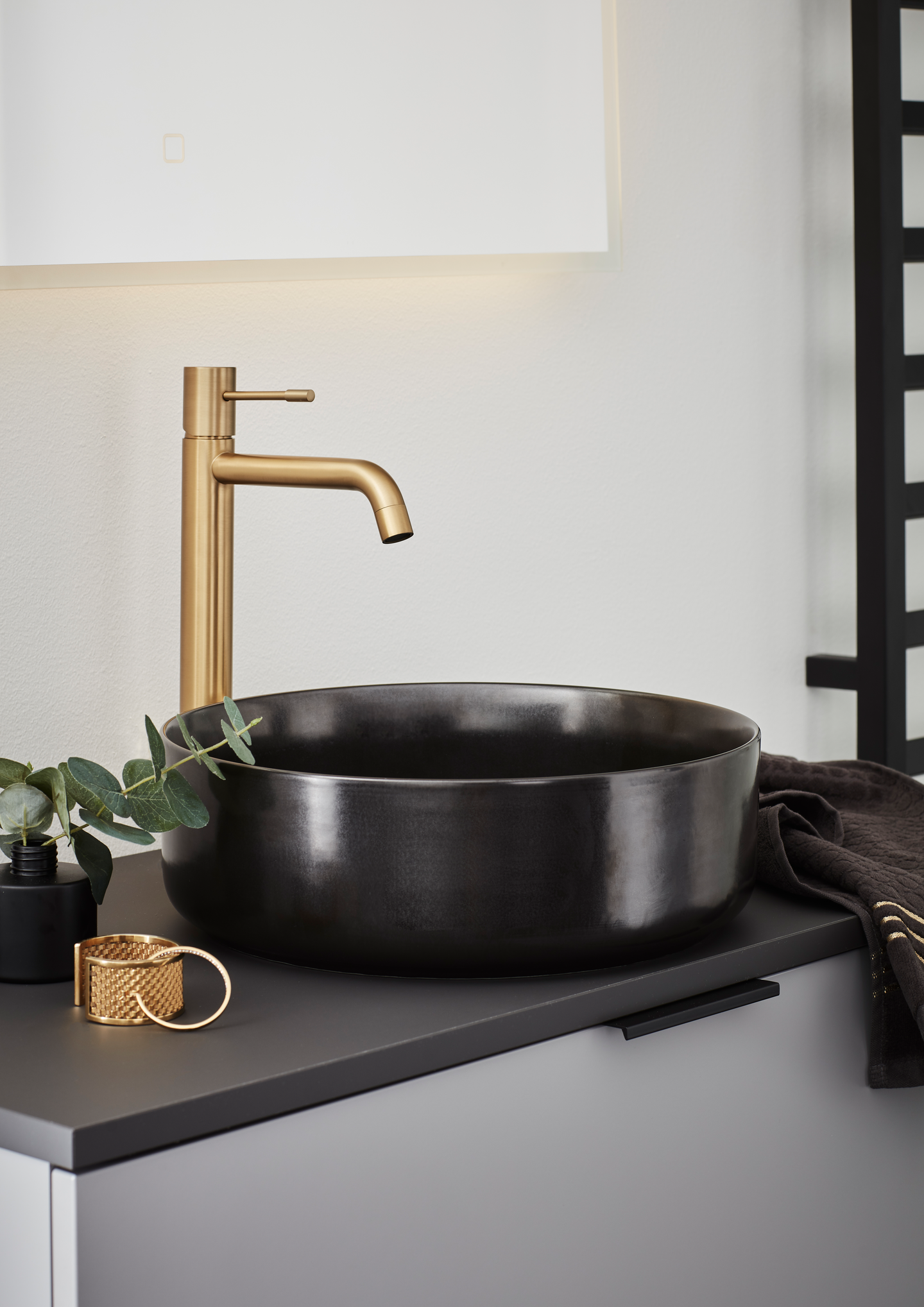 TVÄTTSTÄLLSBLANDARE HAFA FINE HÖG MATT BORSTAD MÄSSING