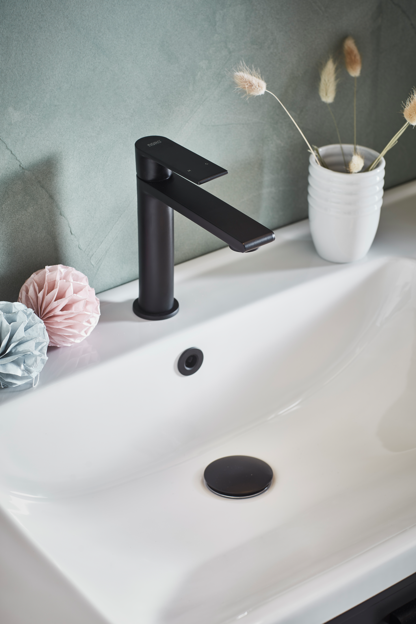 TVÄTTSTÄLLSBLANDARE NORO NEO LÅG SVART