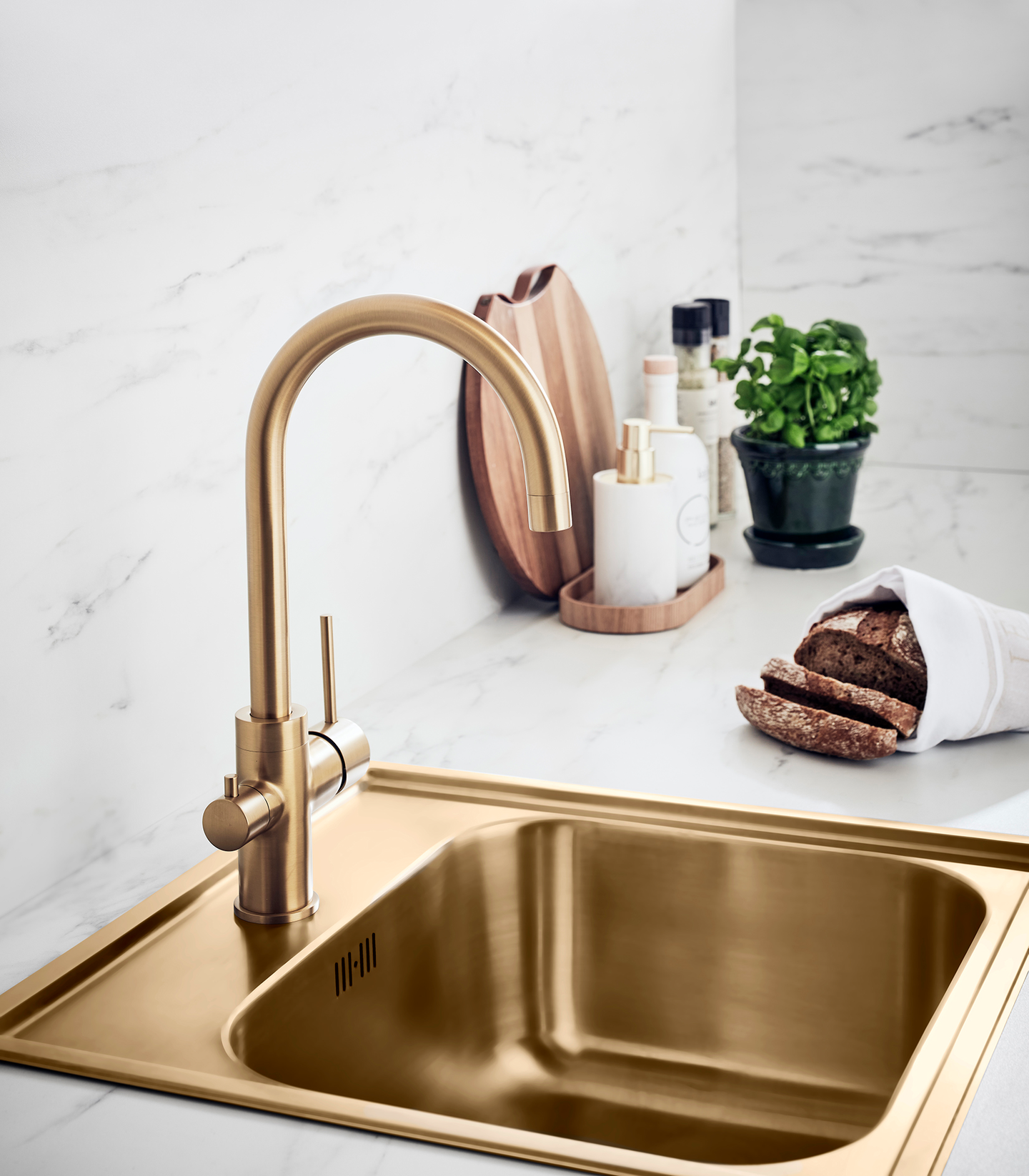 KÖKSBLANDARE HAFA BOW MÄSSING  MED DISKMASKINSAVSTÄNGNING