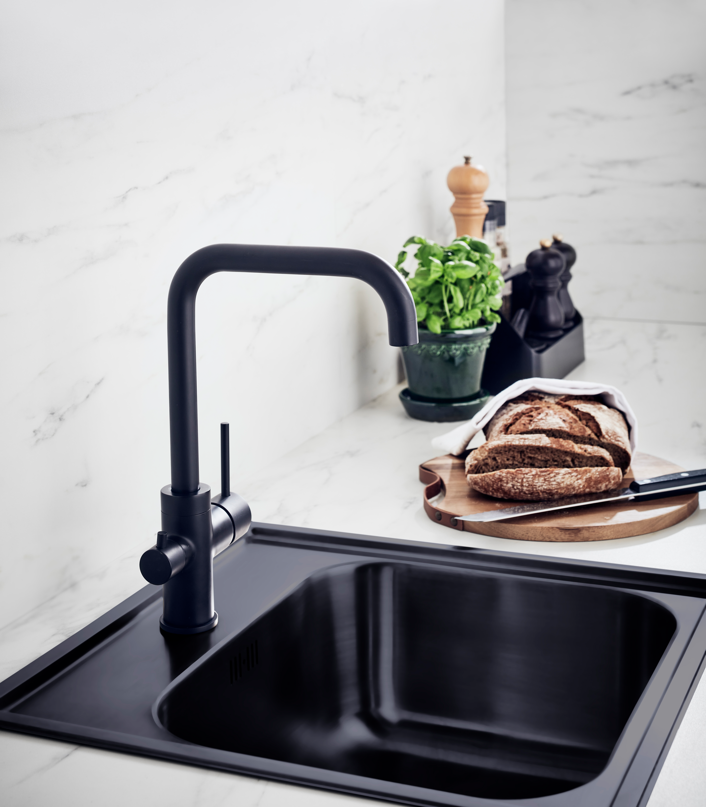 KÖKSBLANDARE HAFA STAND SVART MED DISKMASKINSAVSTÄNGNING