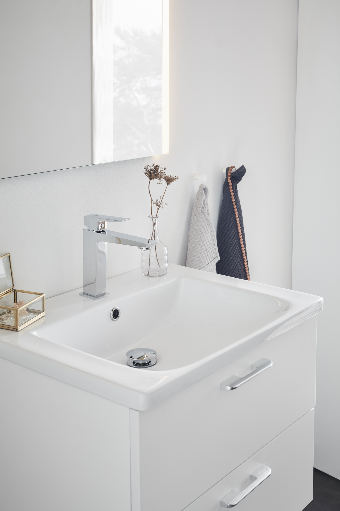 TVÄTTSTÄLLSSKÅP NORO NEO VIT 600