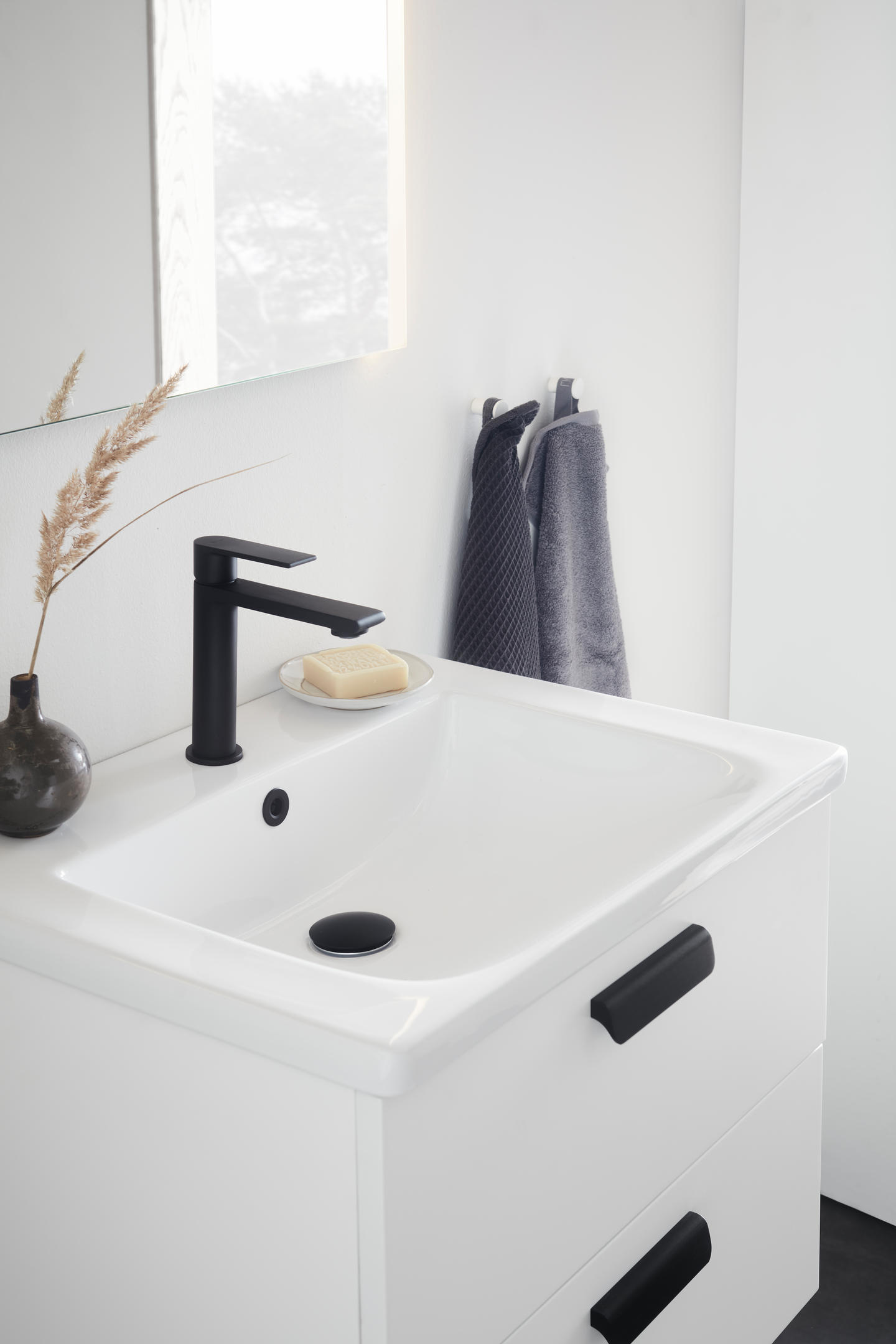 TVÄTTSTÄLLSSKÅP NORO NEO VIT 600