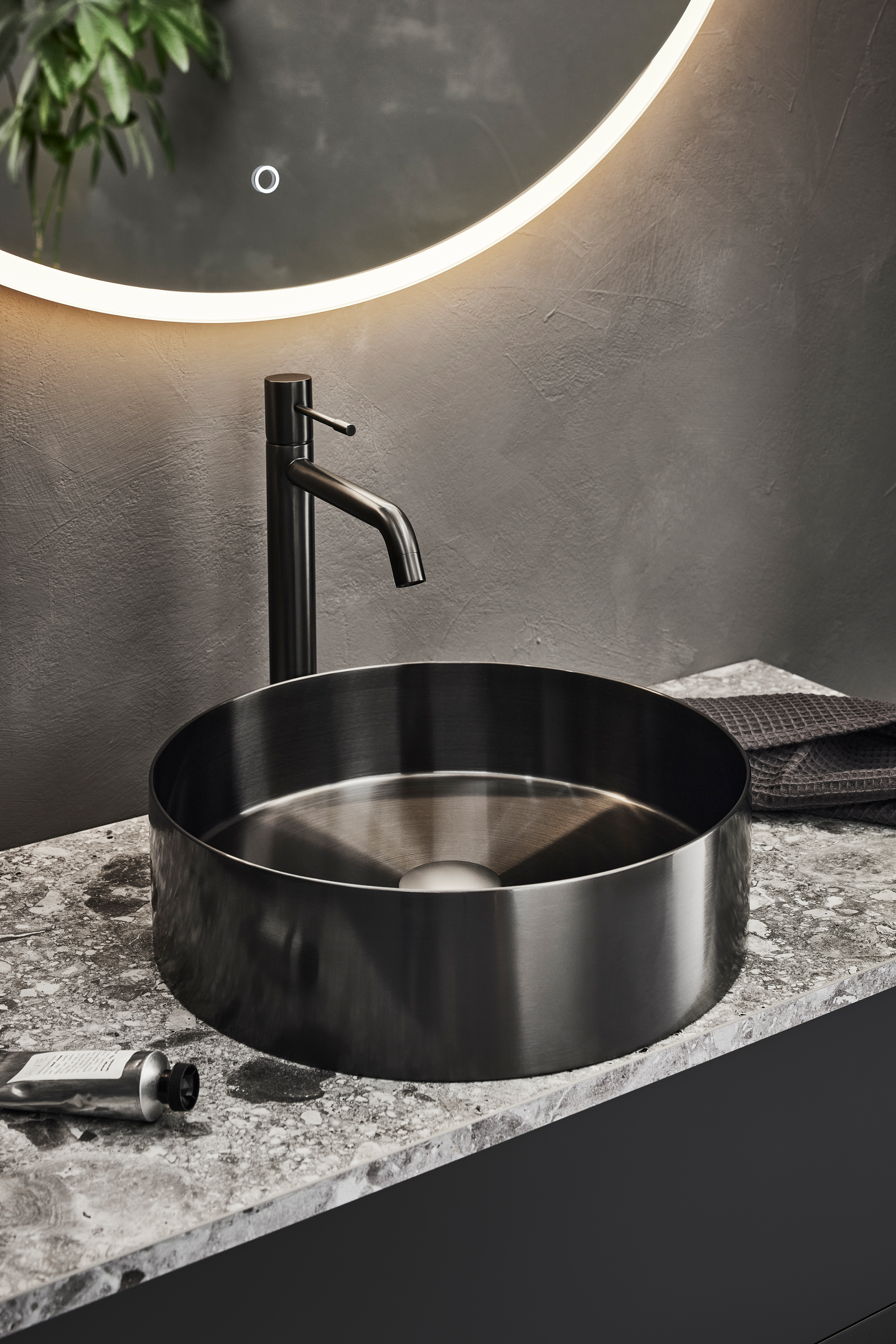 HANDFAT HAFA CIRCLE STEEL BORSTAD, MÄSSING