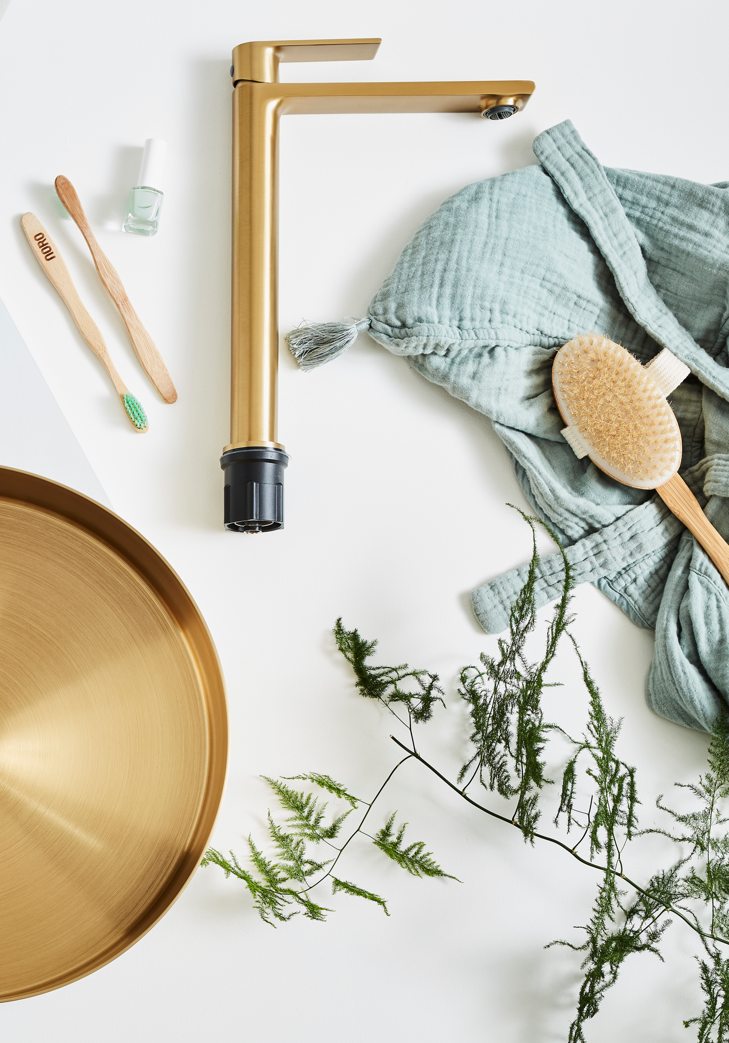 TVÄTTSTÄLLSBLANDARE NORO STUDIO HÖG, MÄSSING