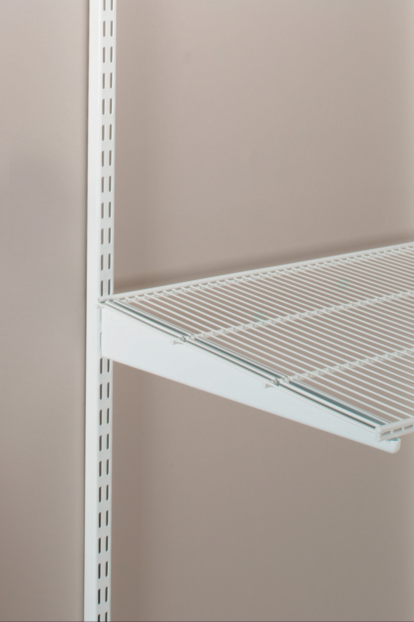 Lankahyllyn kannatin Elfa 420mm valkoinen 414210
