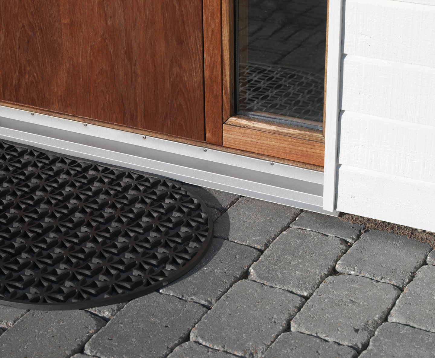 TRÖSKELBLECK TRBL 1500MM SVART FÖNSTERBLECK