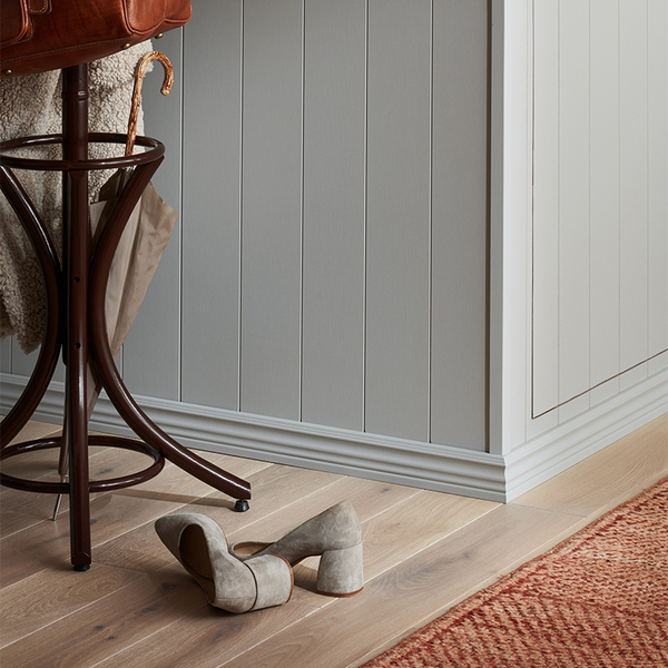 SOCKEL ALLMOGE GRÅ 16X69X2440 REGINA 2500-N