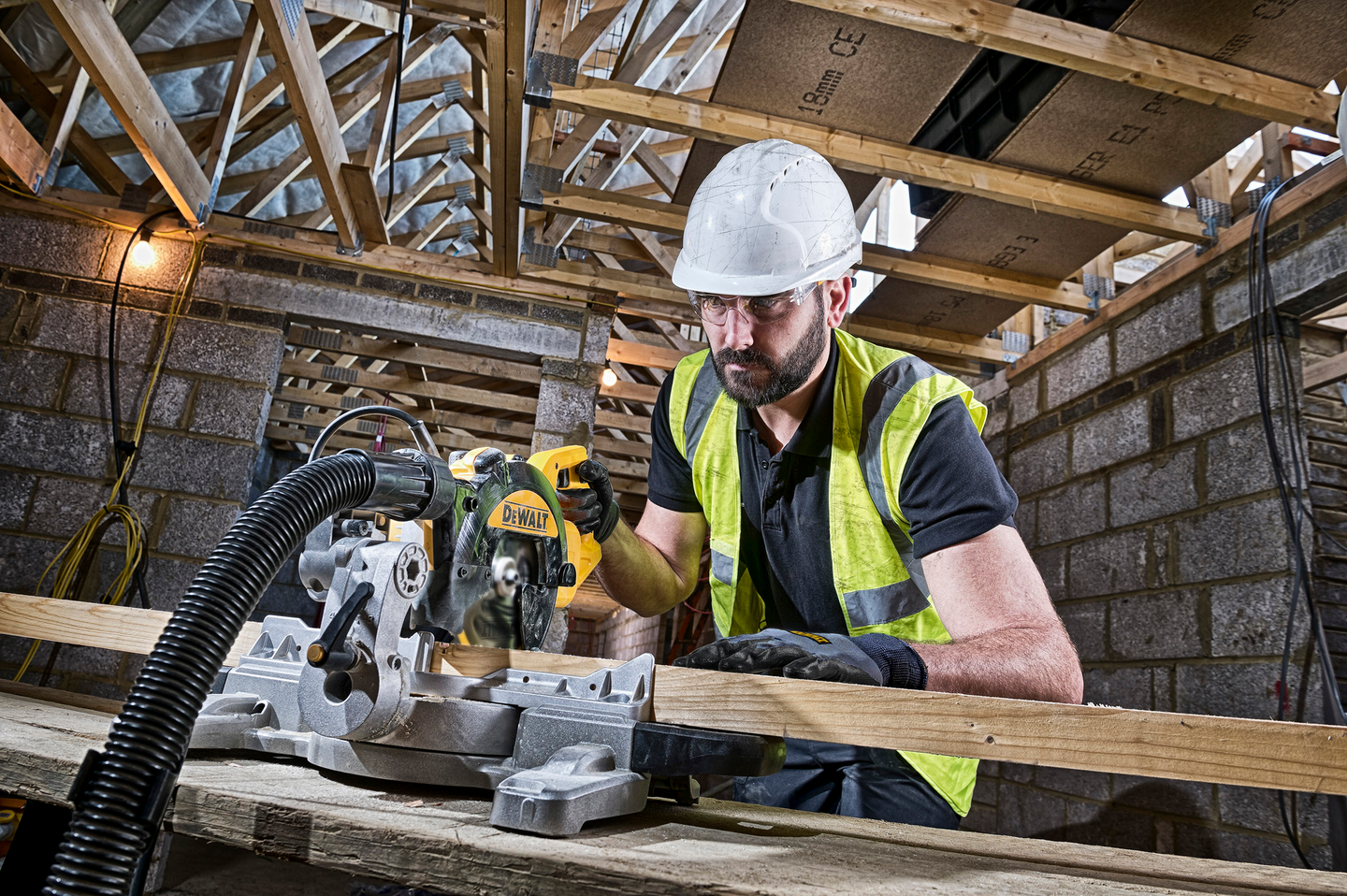 KAP&GERINGSSÅG DEWALT DWS774, 1400W 216MM