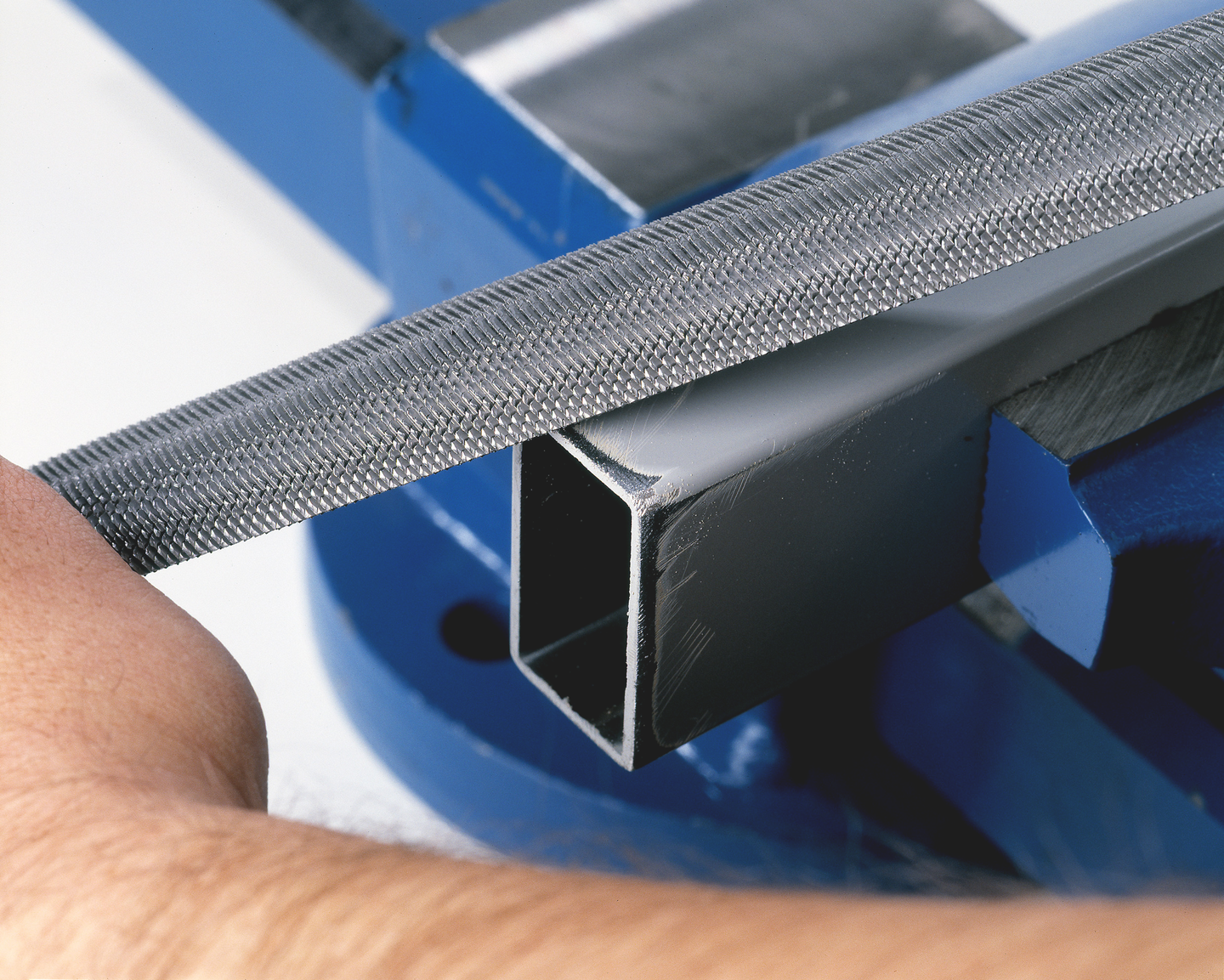 HALVRUNDFIL 210-06-MGR S