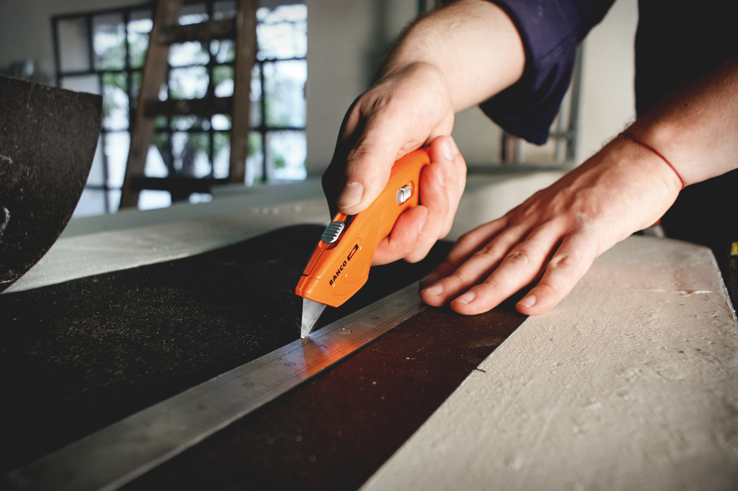 UNIVERSALKNIV BAHCO KGRU-01 UTDRAGB, SKJUTBART BLAD