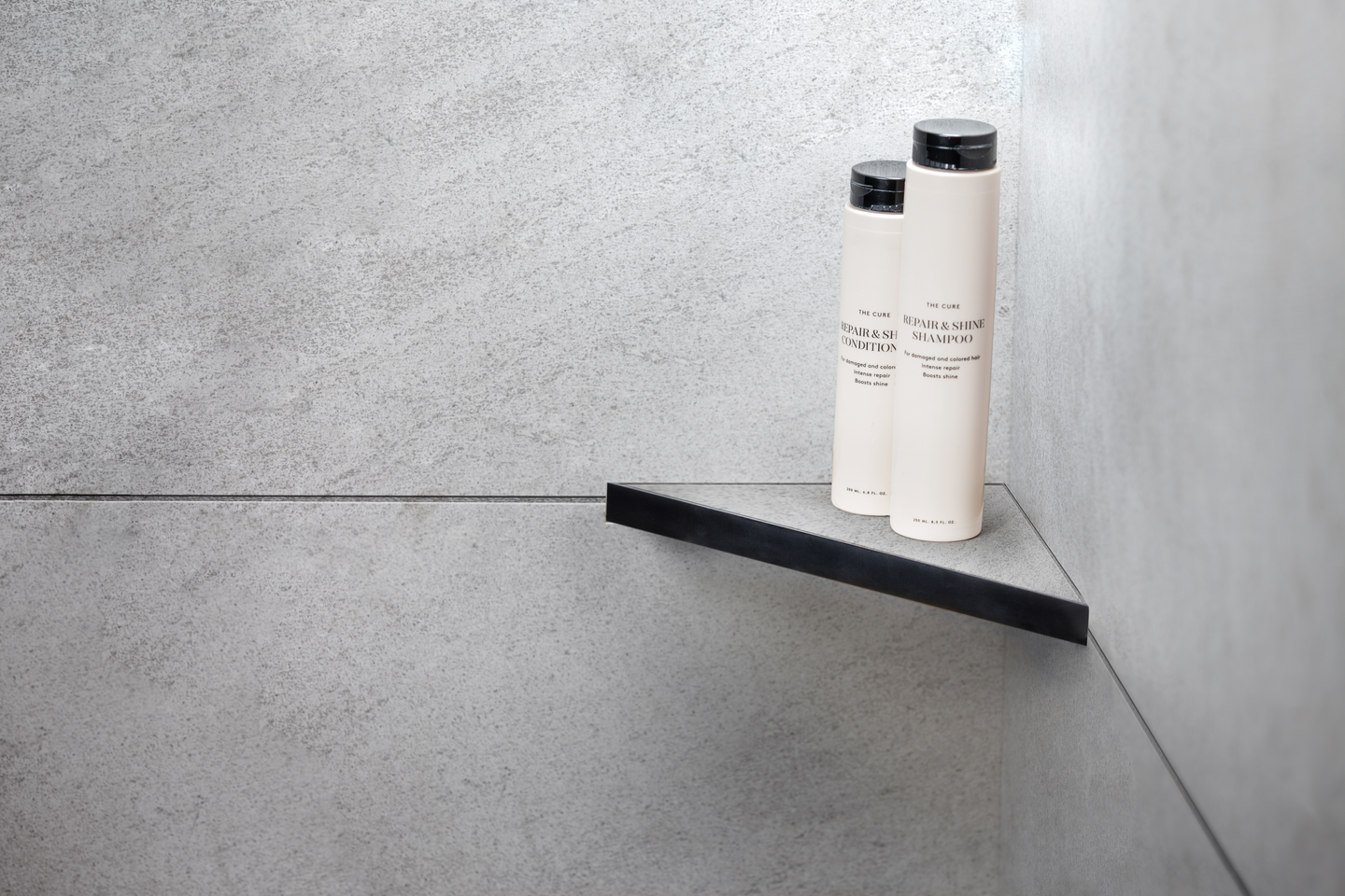 DUSCHHYLLA TILE IN BLACK TEBO