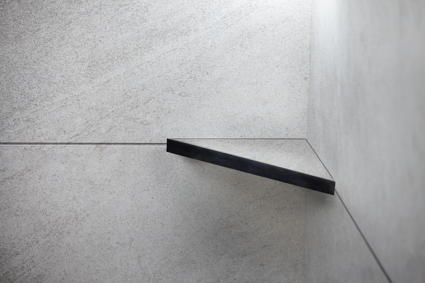 DUSCHHYLLA TILE IN BLACK TEBO