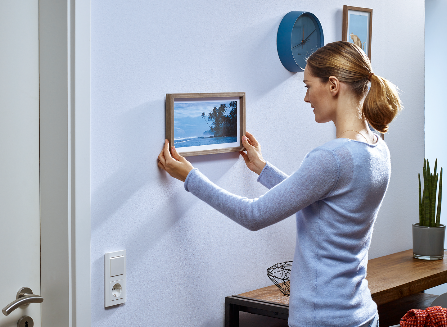 SJÄLVHÄFTANDE REMSA TAPET 1KG 6ST