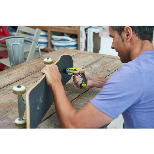 Ruuvinväännin Ryobi Ergo 4V USB-ladattava + säilytyskotelo