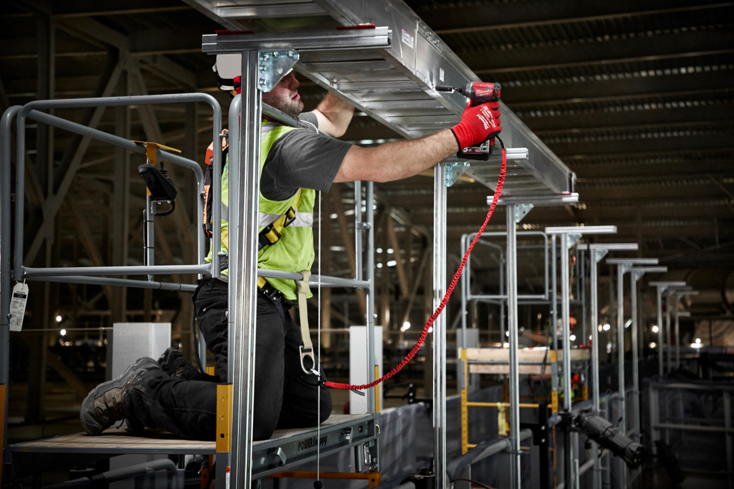 SÄKERHETSLINA MILWAUKEE TILL VERKTYGSSELE KARBINHAKE 4,5KG