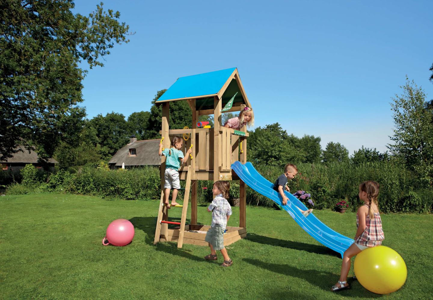 Leikkitorni Jungle Gym Castle sis. liukumäen