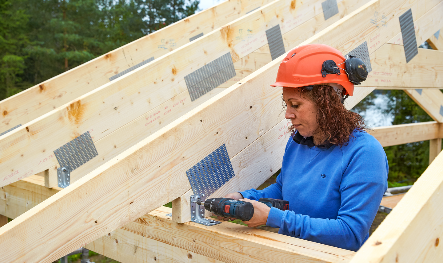 BESLAG/ANKARSKRUV V/S/B UTV TRÄ 4,8X32 300ST