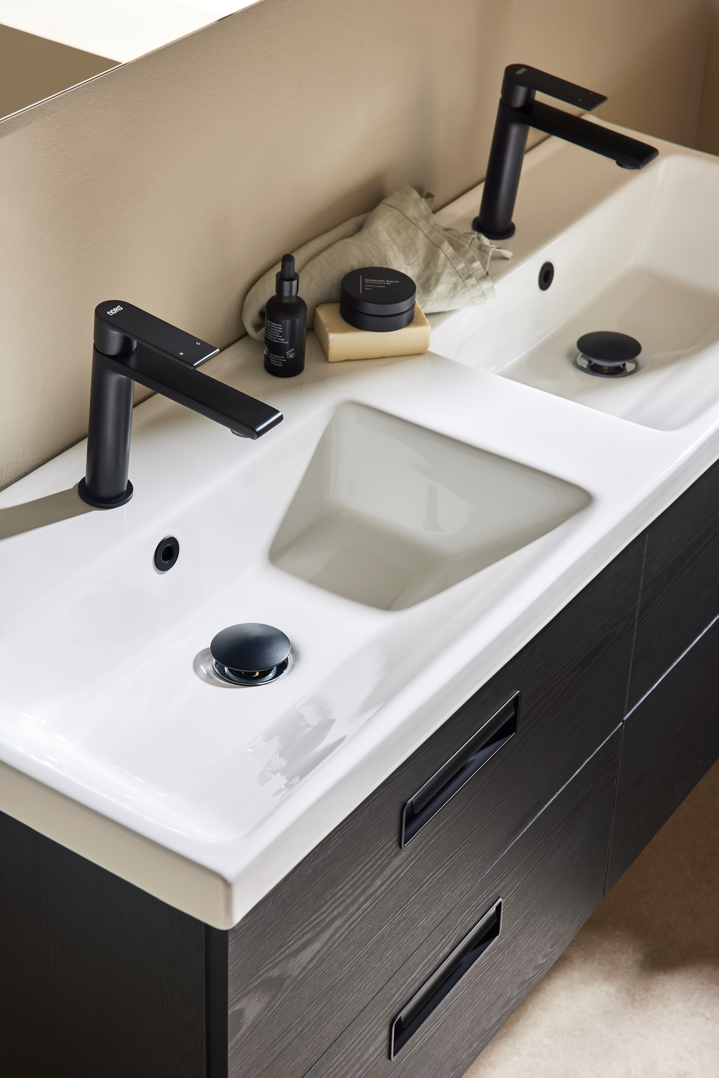 TVÄTTSTÄLLSSKÅP NORO RELOUNGE SVART, TRÄSTRUKTUR 1200D M TVÄTTSTÄL