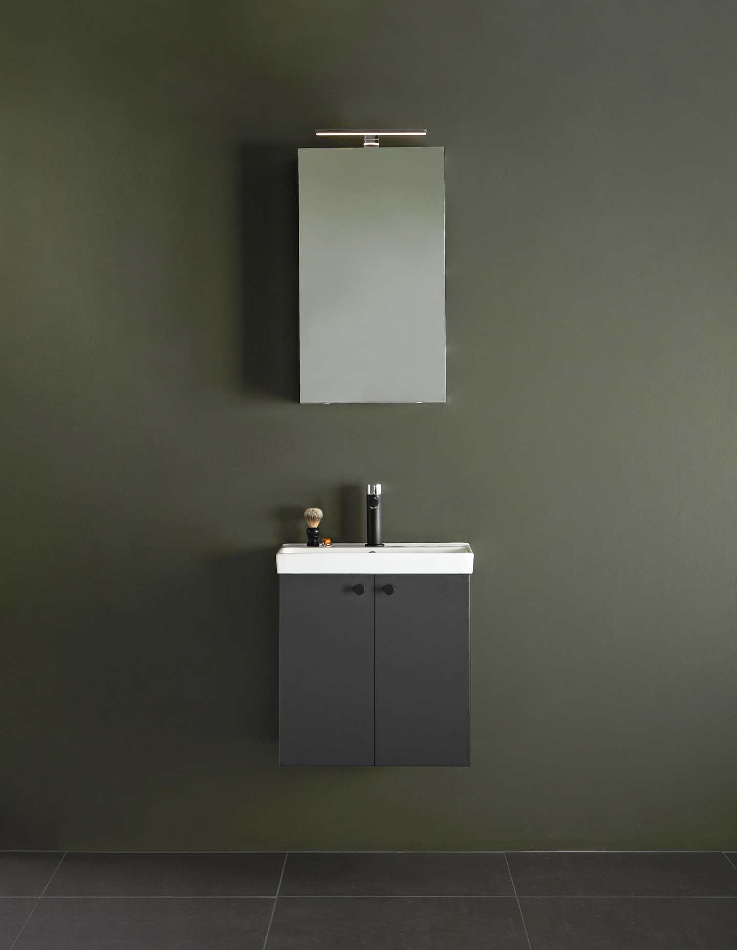 TVÄTTSTÄLLSSKÅP HAFA NEAT LUCKOR ANTRACIT 550 MED TVÄTTSTÄLL