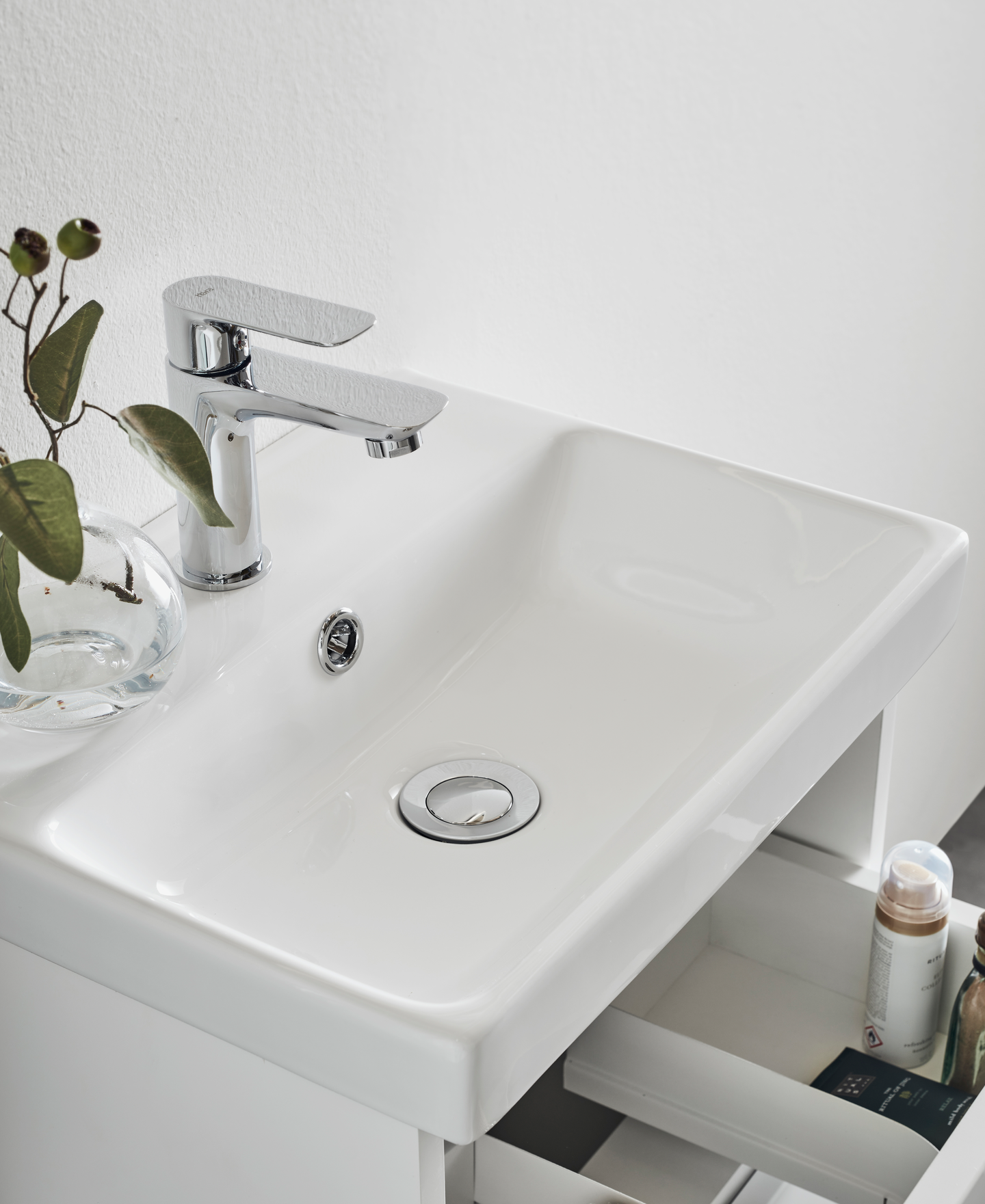 TVÄTTSTÄLLSSKÅP HAFA NEAT LUCKOR VIT 550 MED TVÄTTSTÄLL