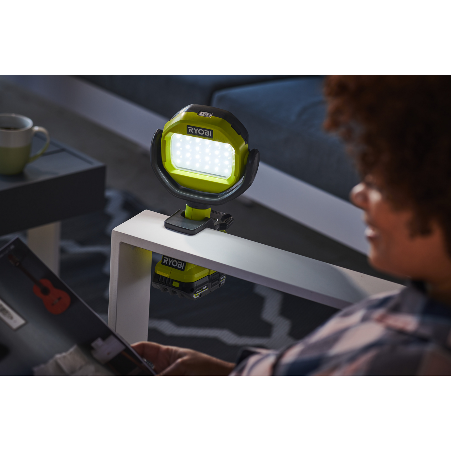 LED-LAMPA RYOBI MED KLÄMMA RLCL18-0 ONE+ ENDAST MASKIN