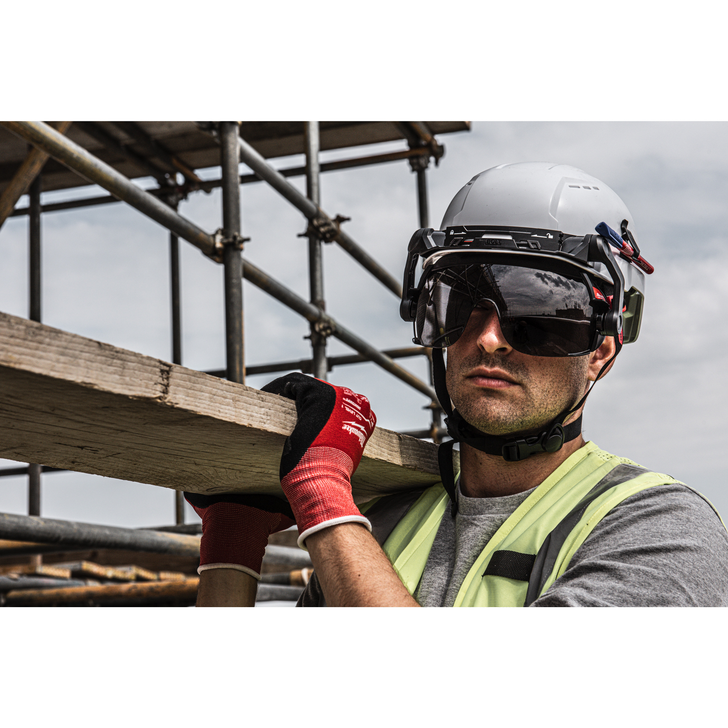 SKYDDSHJÄLM MILWAUKEE BOLT 200 RÖD VENT, VENTILERAD RÖD