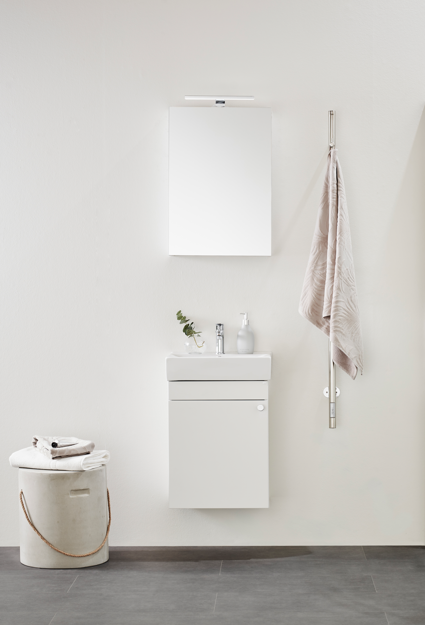 BADMÖBEL KOMPL HAFA GO 450 M SPEGEL HANDTAG LEDLAMPA VIT