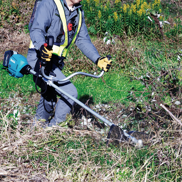 GRÄSTRIMMER UR013GZ05 MAKITA SOLO 40V 5000RPM 45CM