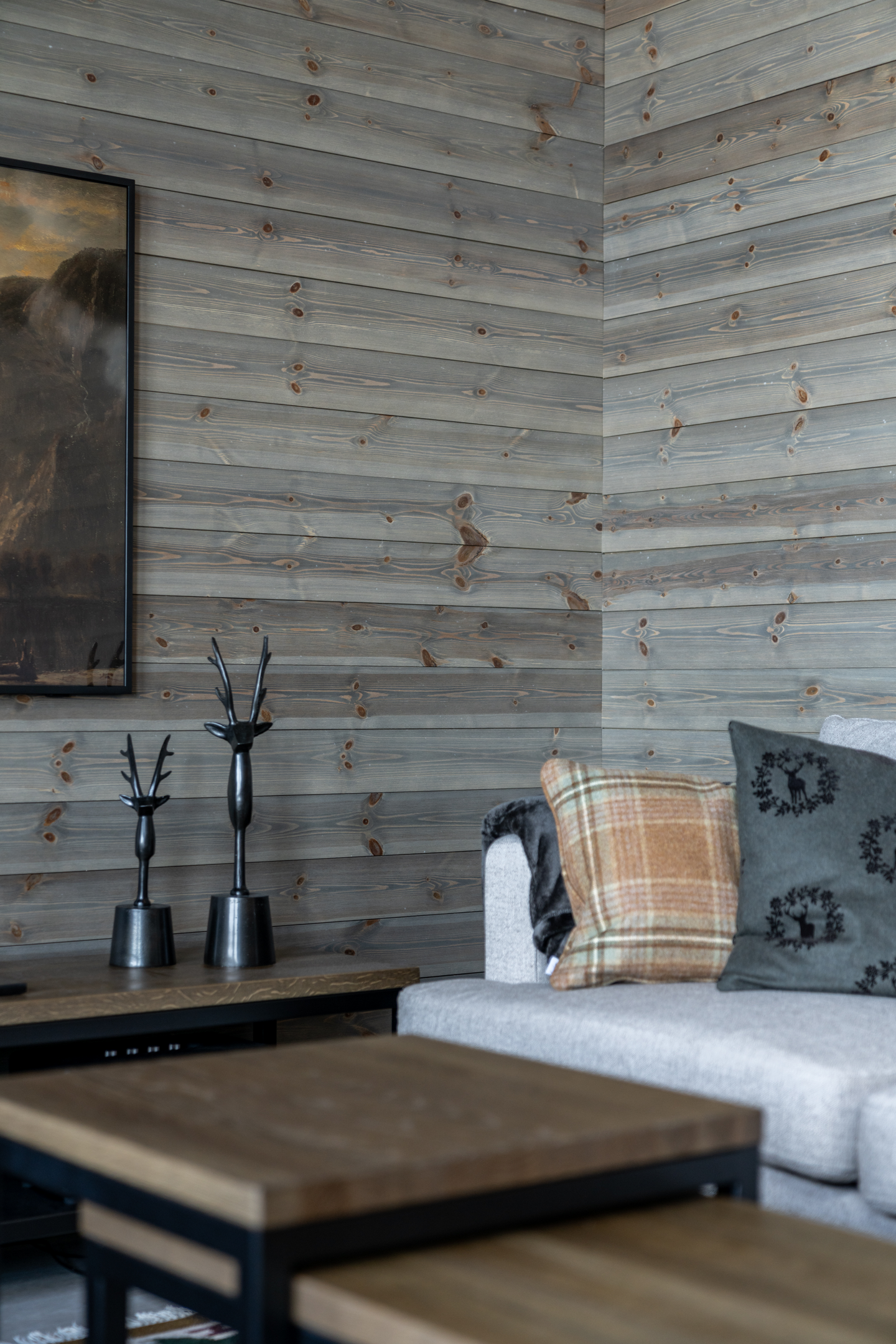 PANEL 15X118 SLÄTSP BORST GRÅ BETSAD 8%  8,93M/M²