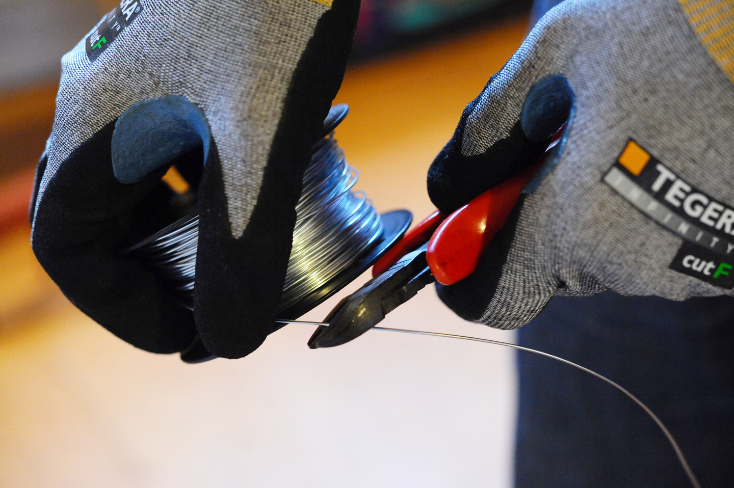 SKÄRSKYDDSHANDSKE 8815  8 SYNTETDOPPAD INFINITY TEGERA